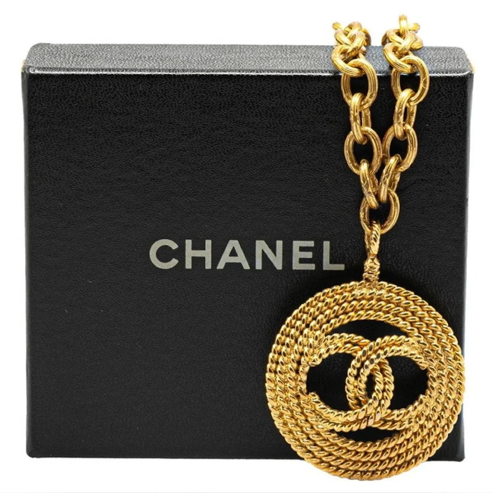 Vintage Chanel CC Medallion Sautoir gold-plated medallion necklace